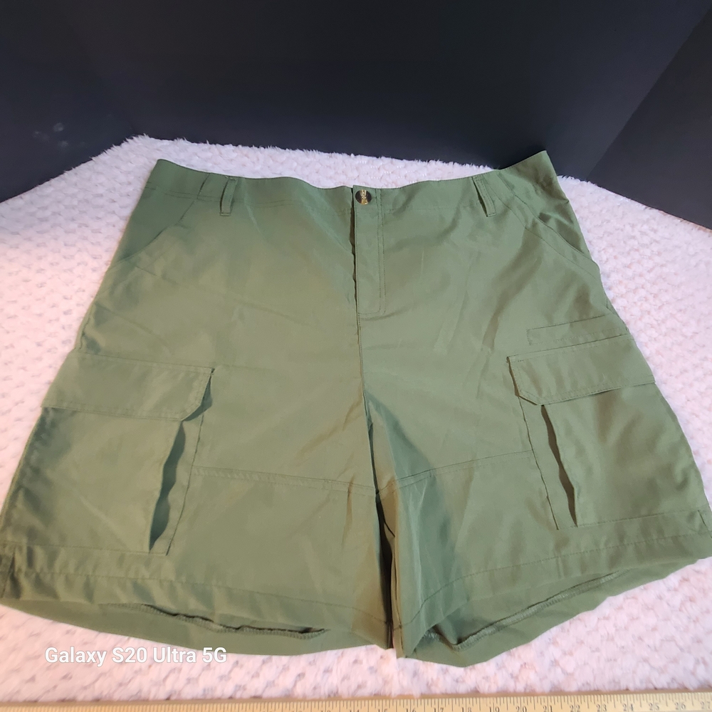 Men's Lightweight Olive Hybrid Cargo Shorts with Utility Pockets
